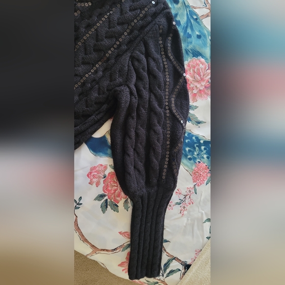 Express Women's Sweater - Picture 4 of 5